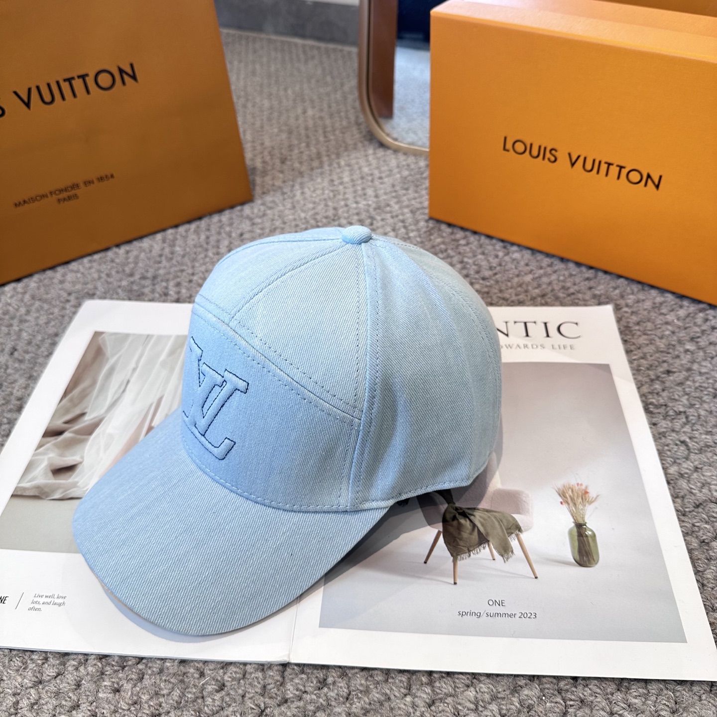 🧢路易威登棒球帽 LouisVuitton😍新款LV棒球帽，重工打造♥️高端大气，百搭款🤗男女通用！