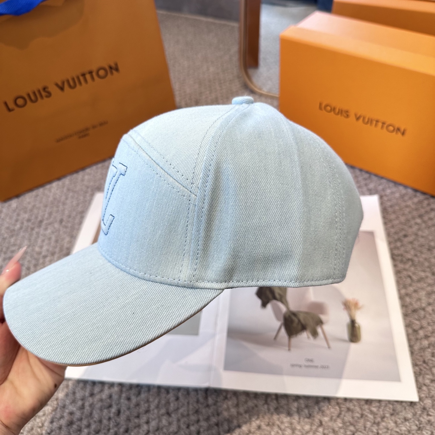🧢路易威登棒球帽 LouisVuitton😍新款LV棒球帽，重工打造♥️高端大气，百搭款🤗男女通用！