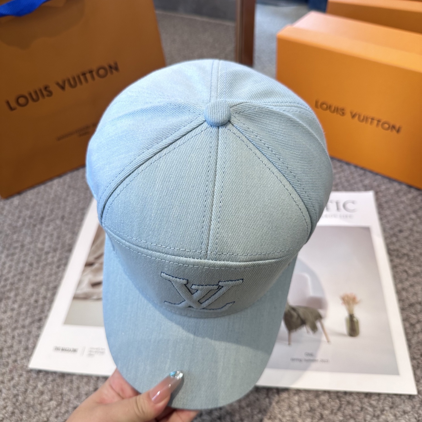 🧢路易威登棒球帽 LouisVuitton😍新款LV棒球帽，重工打造♥️高端大气，百搭款🤗男女通用！