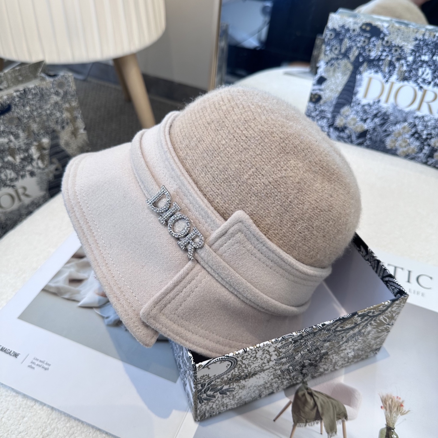  DIOR迪奥 简约新款盆帽
秋冬必入，很百搭～