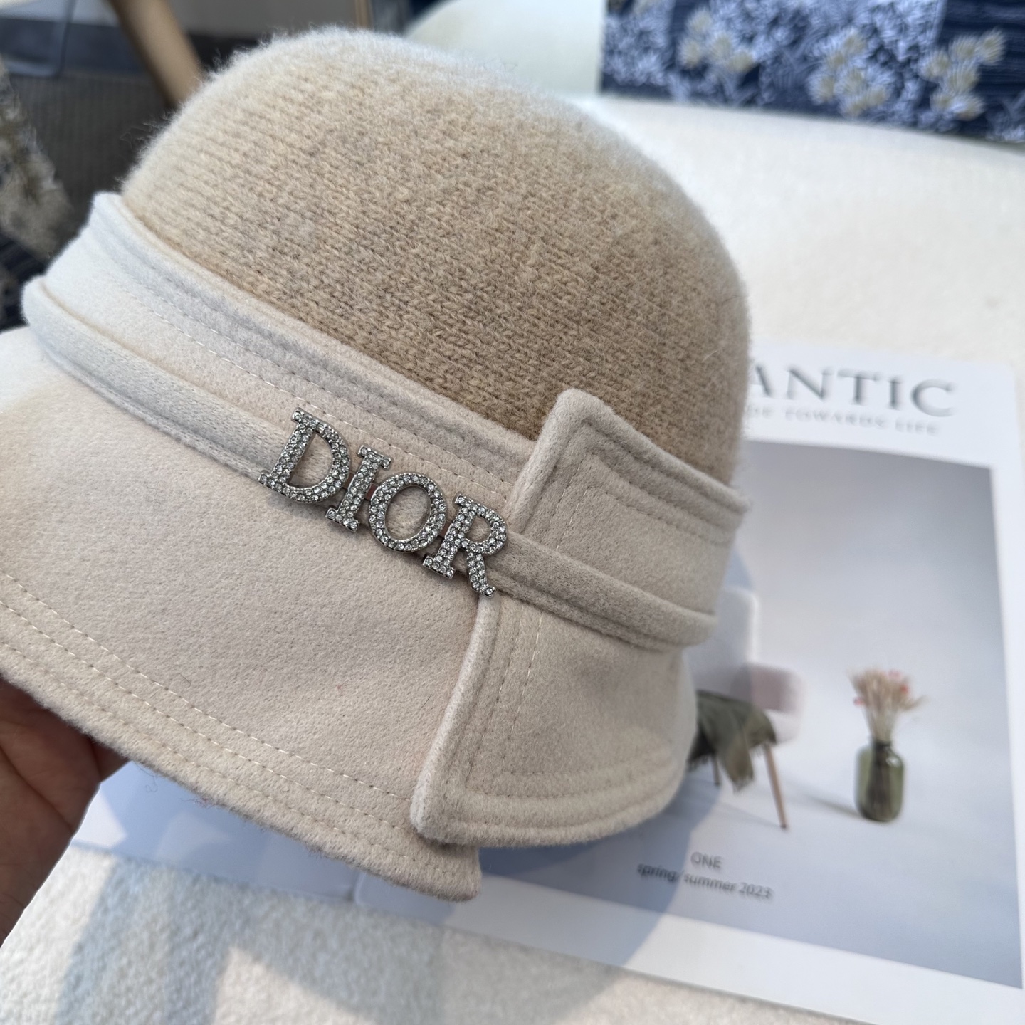  DIOR迪奥 简约新款盆帽
秋冬必入，很百搭～