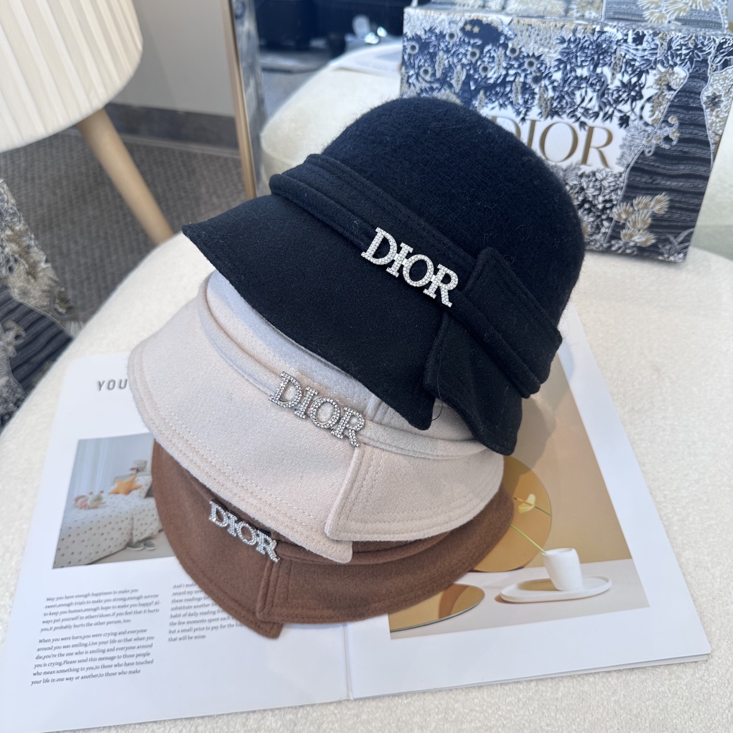  DIOR迪奥 简约新款盆帽
秋冬必入，很百搭～