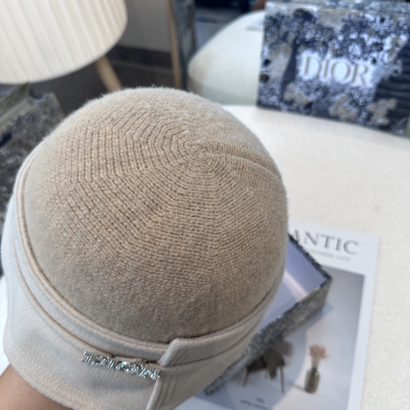 DIOR迪奥 简约新款盆帽
秋冬必入，很百搭～
