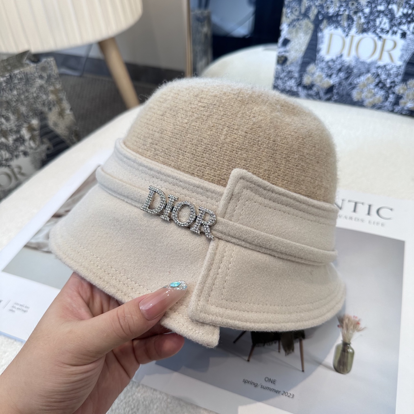  DIOR迪奥 简约新款盆帽
秋冬必入，很百搭～