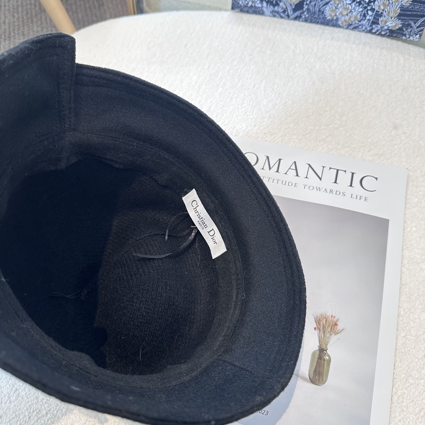  DIOR迪奥 简约新款盆帽
秋冬必入，很百搭～