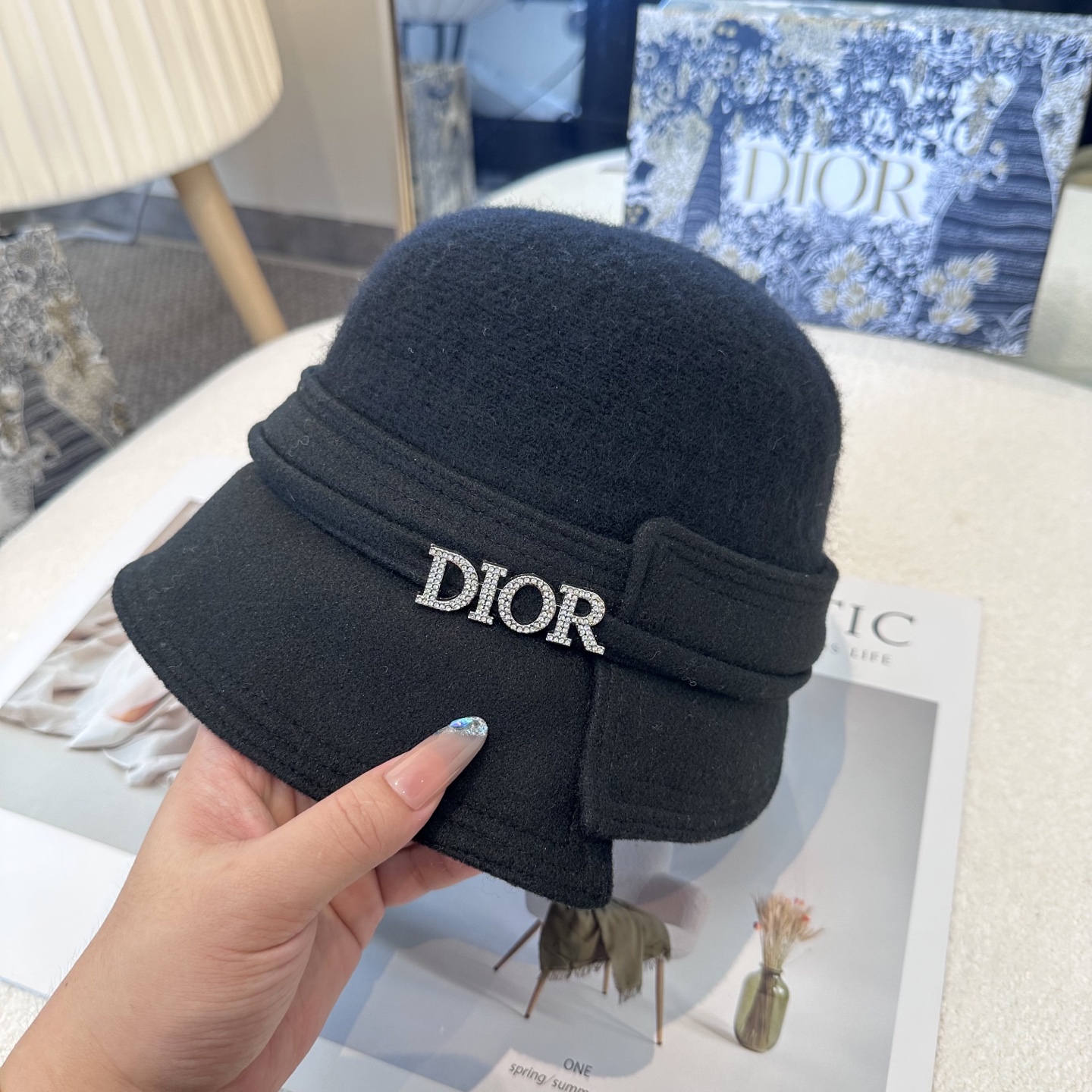  DIOR迪奥 简约新款盆帽
秋冬必入，很百搭～