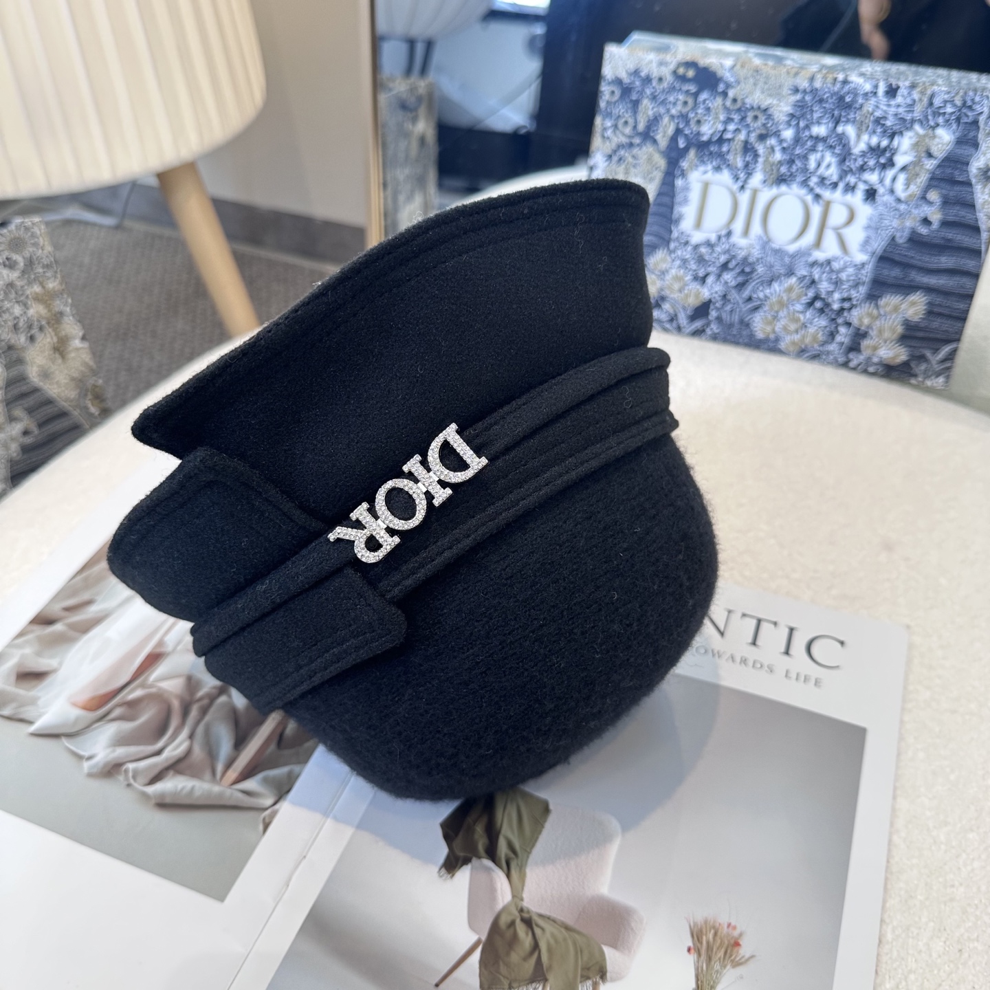  DIOR迪奥 简约新款盆帽
秋冬必入，很百搭～