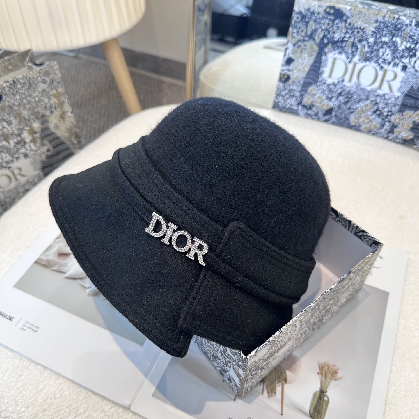  DIOR迪奥 简约新款盆帽
秋冬必入，很百搭～