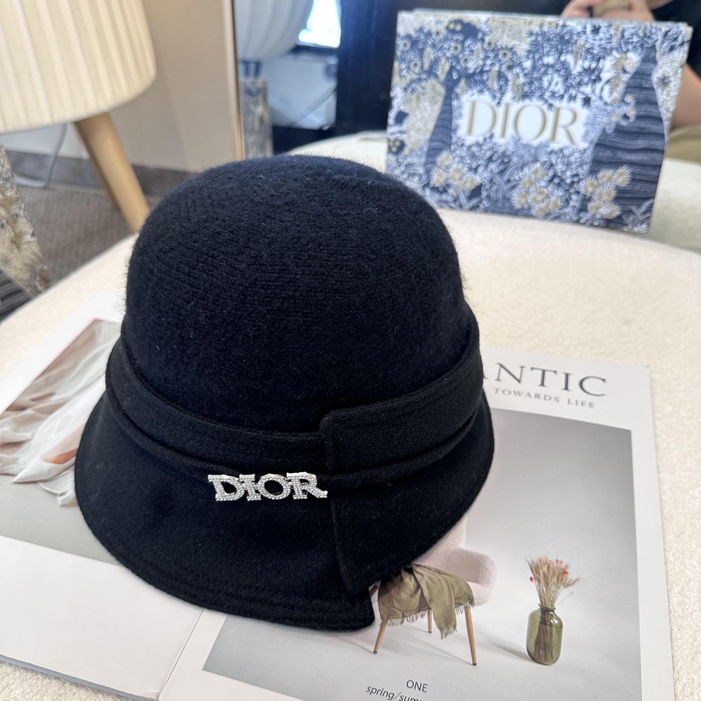  DIOR迪奥 简约新款盆帽
秋冬必入，很百搭～