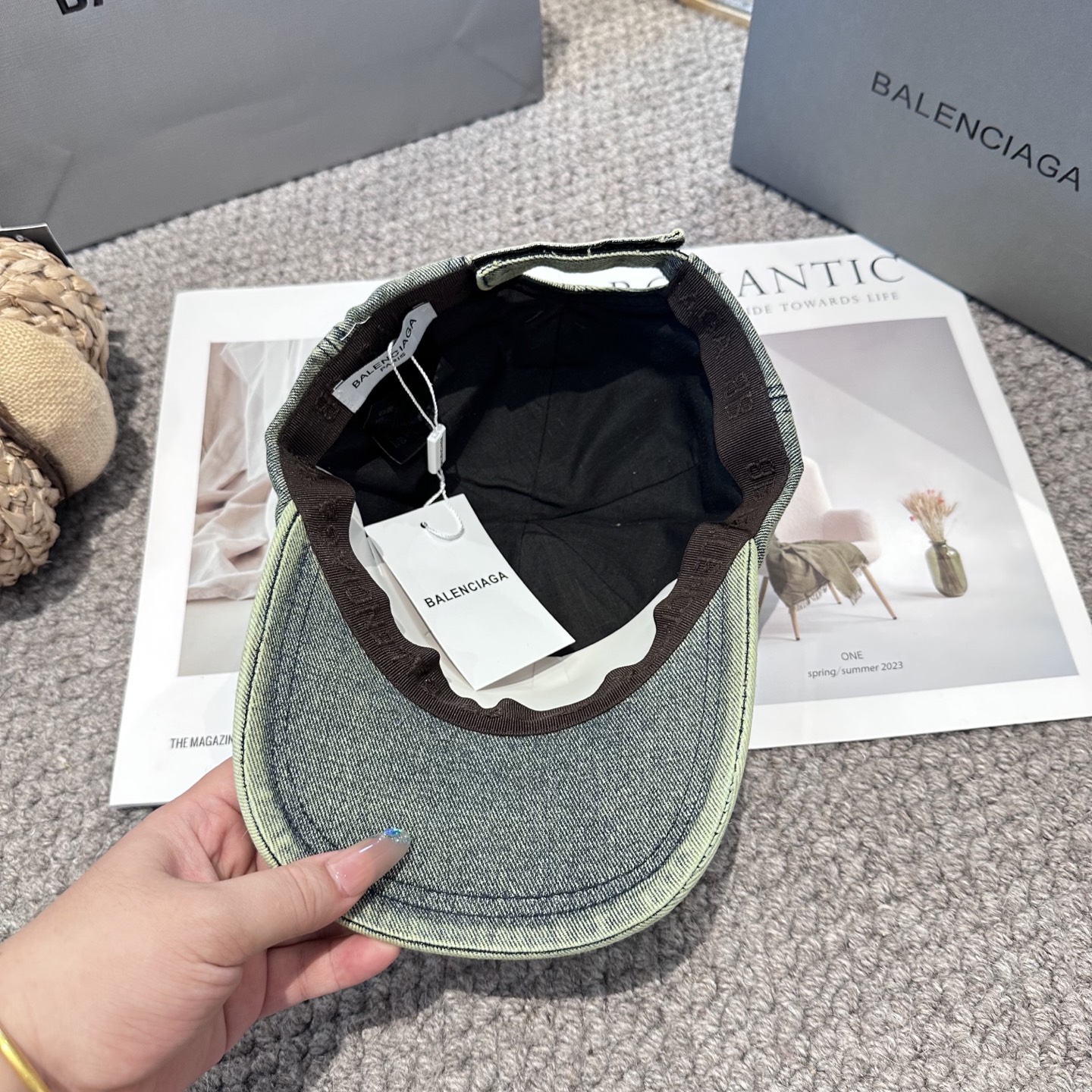新品Balenciaga 巴黎世家新款棒球帽现货秒发🧢简约时尚超级无敌好看的帽子！情侣款！