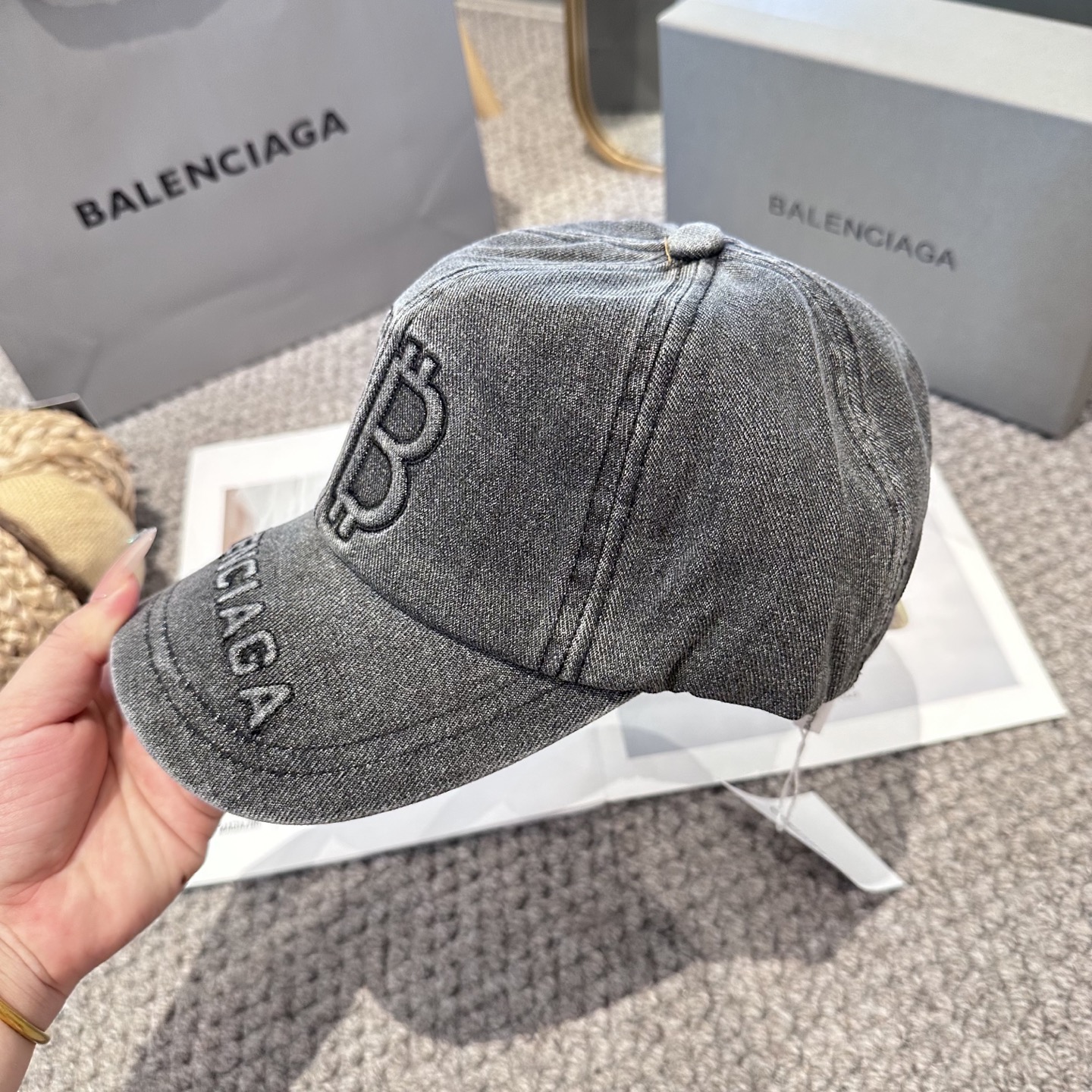 新品Balenciaga 巴黎世家新款棒球帽现货秒发🧢简约时尚超级无敌好看的帽子！情侣款！