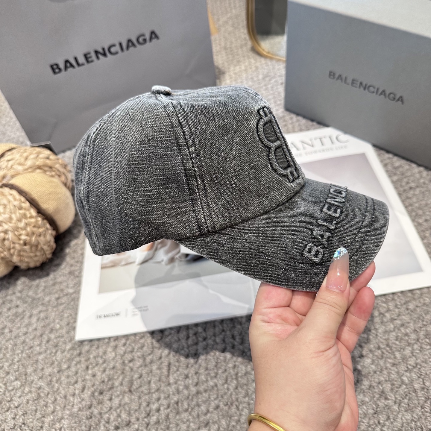 新品Balenciaga 巴黎世家新款棒球帽现货秒发🧢简约时尚超级无敌好看的帽子！情侣款！