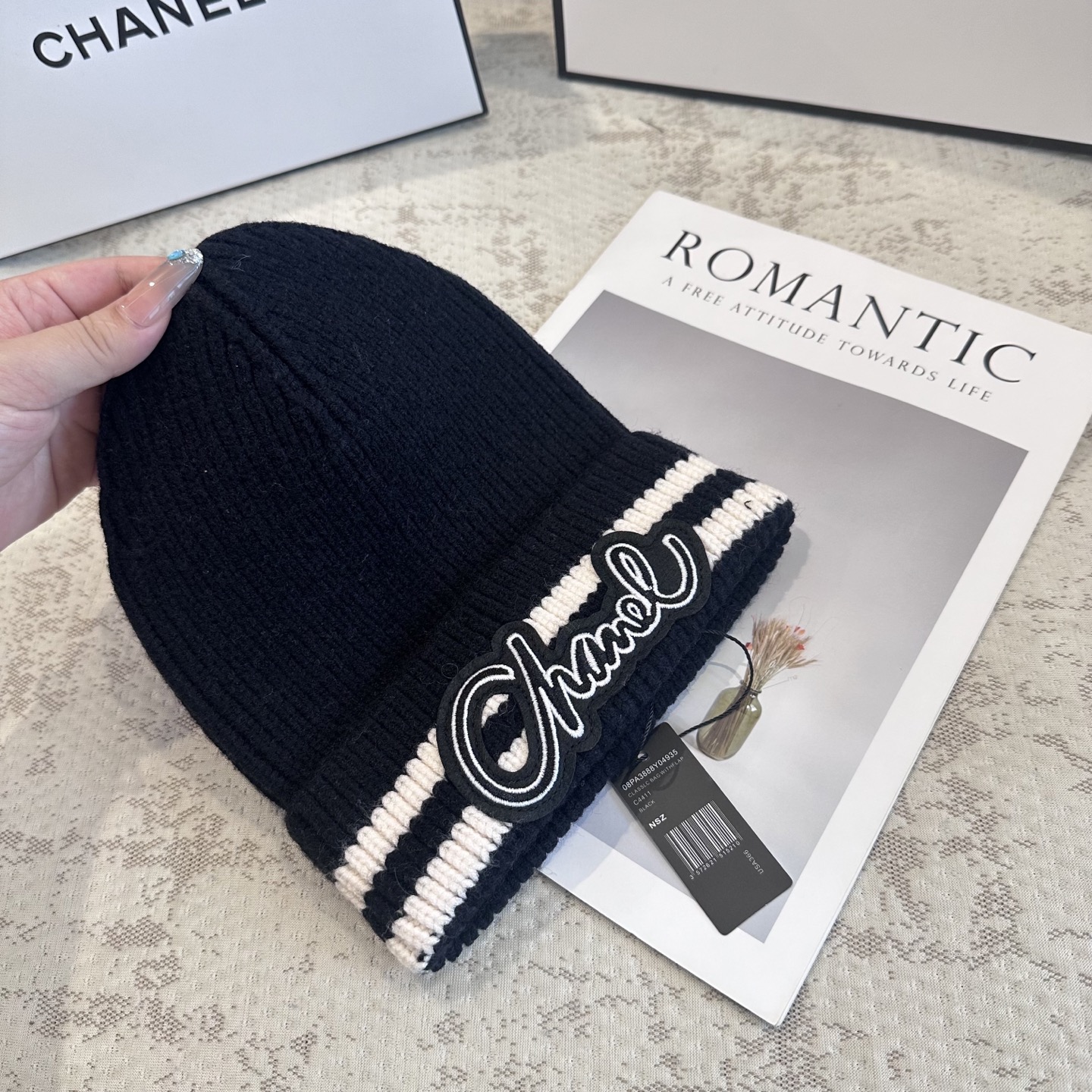 Chanel官网品质香奈儿秋冬网红时尚博主推荐款毛线帽，小红书爆款，手感超柔软舒适的针织线帽，弹性极佳！