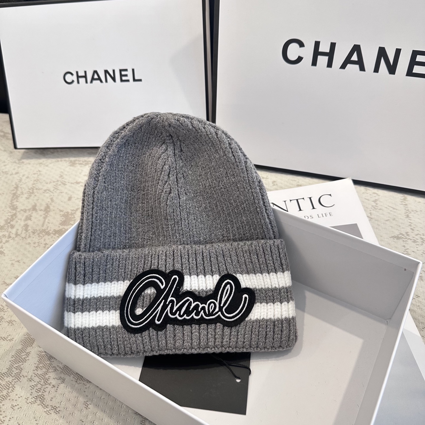 Chanel官网品质香奈儿秋冬网红时尚博主推荐款毛线帽，小红书爆款，手感超柔软舒适的针织线帽，弹性极佳！