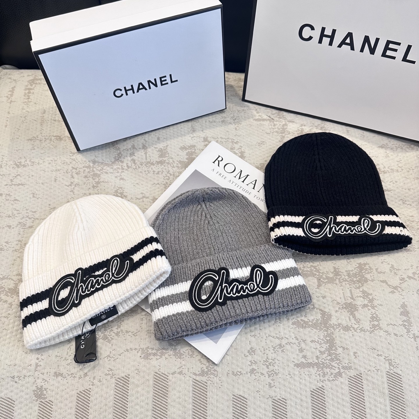 Chanel官网品质香奈儿秋冬网红时尚博主推荐款毛线帽，小红书爆款，手感超柔软舒适的针织线帽，弹性极佳！