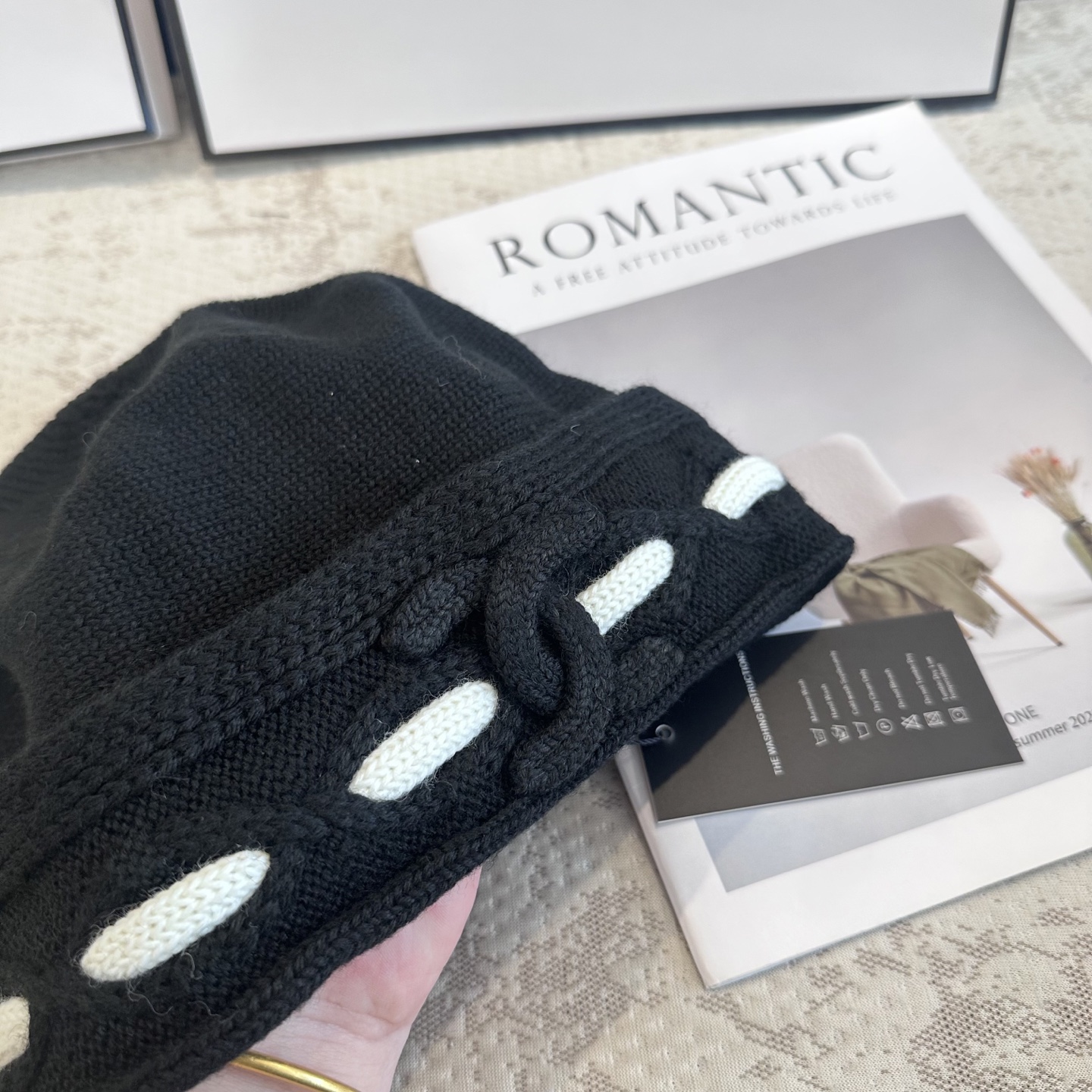 Chanel官网品质香奈儿秋冬网红时尚博主推荐款毛线帽，小红书爆款，手感超柔软舒适的针织线帽，弹性极佳！