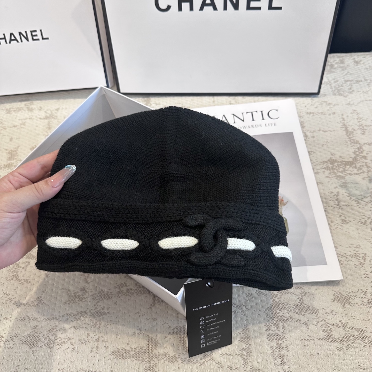 Chanel官网品质香奈儿秋冬网红时尚博主推荐款毛线帽，小红书爆款，手感超柔软舒适的针织线帽，弹性极佳！