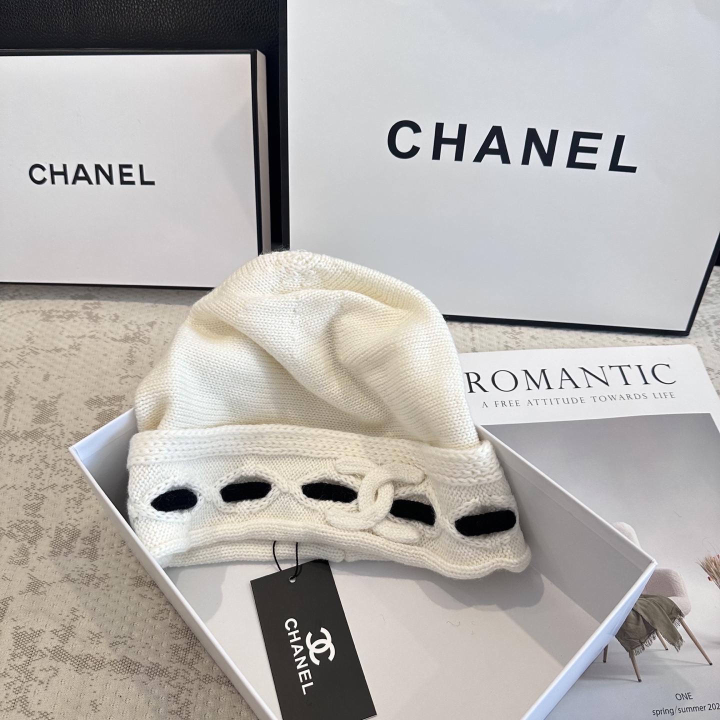 Chanel官网品质香奈儿秋冬网红时尚博主推荐款毛线帽，小红书爆款，手感超柔软舒适的针织线帽，弹性极佳！