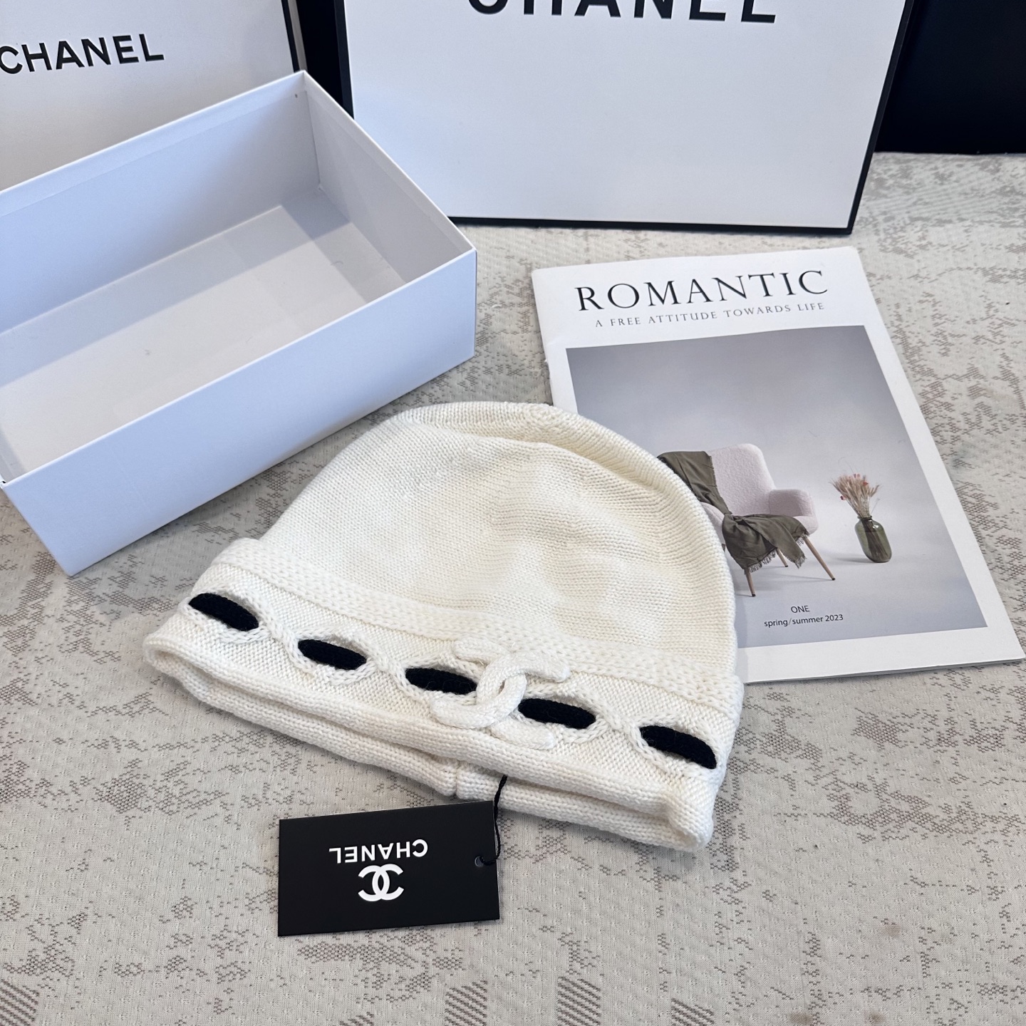 Chanel官网品质香奈儿秋冬网红时尚博主推荐款毛线帽，小红书爆款，手感超柔软舒适的针织线帽，弹性极佳！