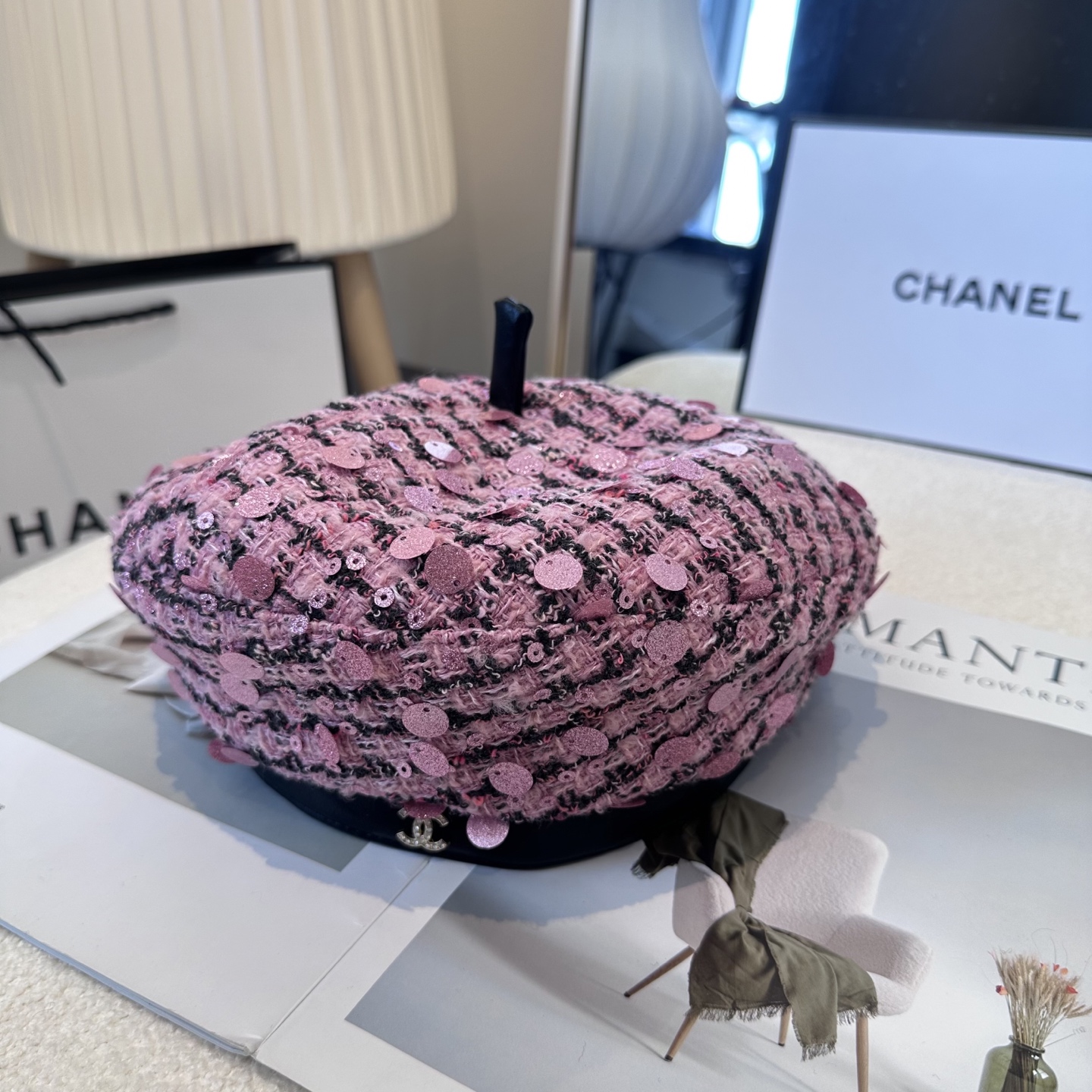 Chanel香奈儿新款贝雷帽，搭配精致简单小logo 小香风高级面料定制 谁看谁喜欢😘