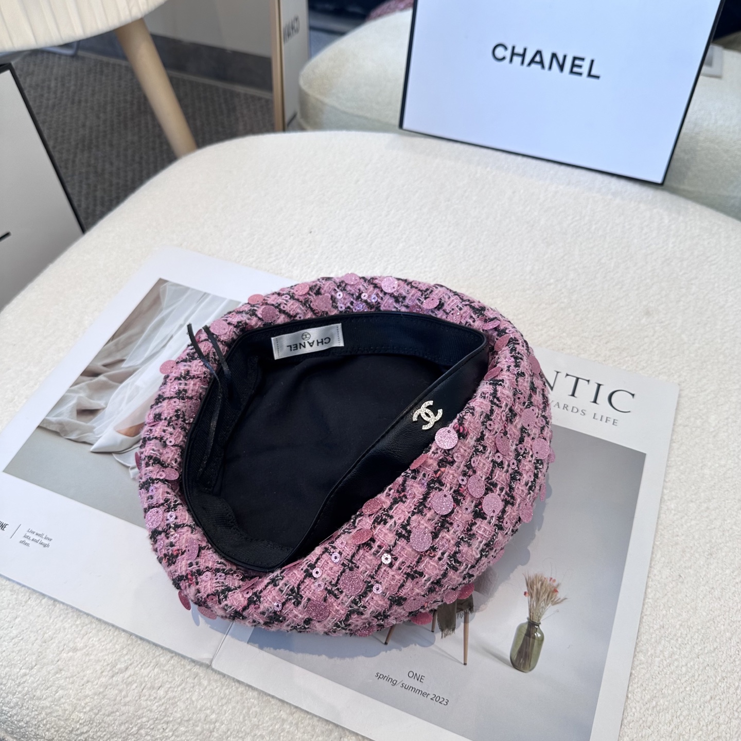 Chanel香奈儿新款贝雷帽，搭配精致简单小logo 小香风高级面料定制 谁看谁喜欢😘