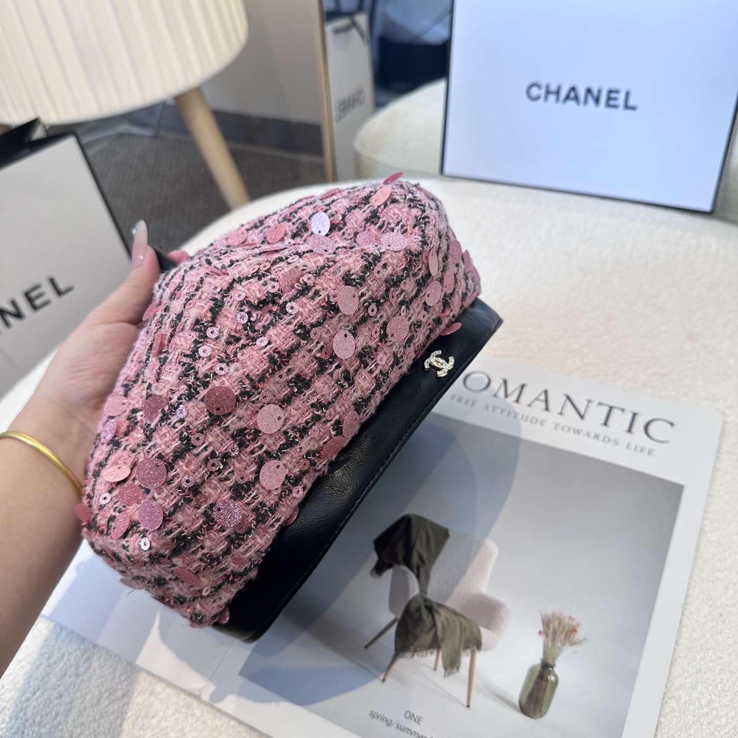 Chanel香奈儿新款贝雷帽，搭配精致简单小logo 小香风高级面料定制 谁看谁喜欢😘