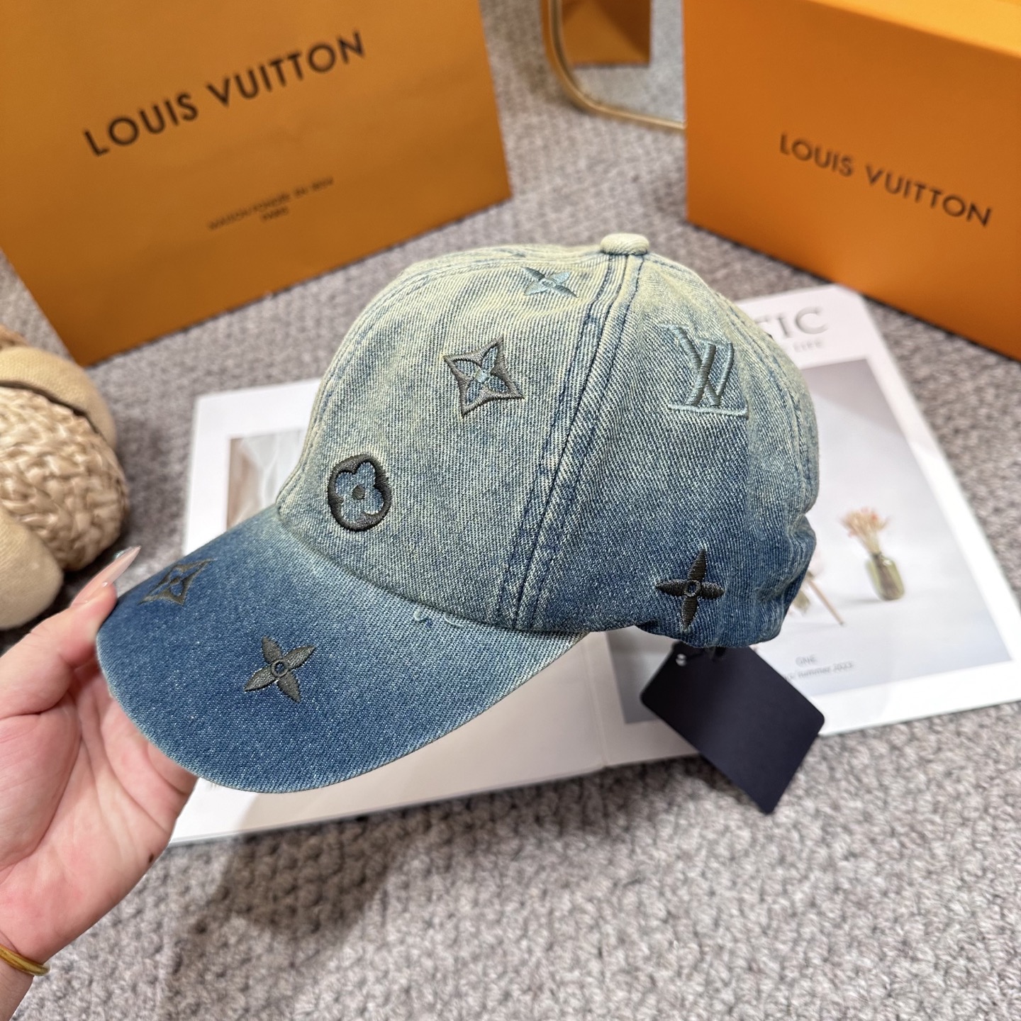 🧢路易威登棒球帽 LouisVuitton😍新款LV棒球帽，重工打造♥️高端大气，百搭款🤗男女通用！