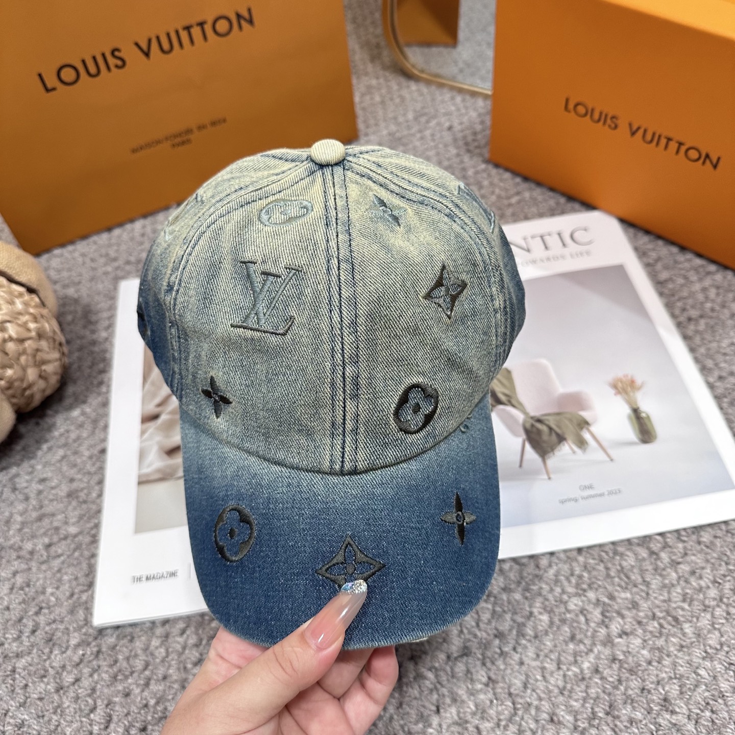 🧢路易威登棒球帽 LouisVuitton😍新款LV棒球帽，重工打造♥️高端大气，百搭款🤗男女通用！