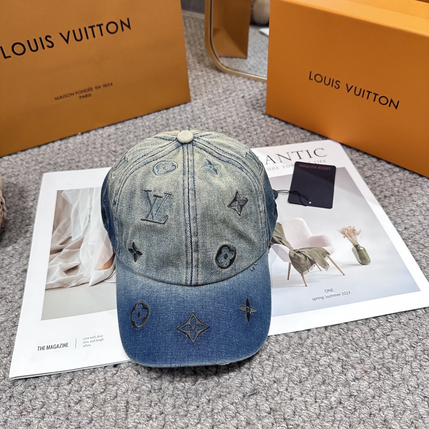 🧢路易威登棒球帽 LouisVuitton😍新款LV棒球帽，重工打造♥️高端大气，百搭款🤗男女通用！