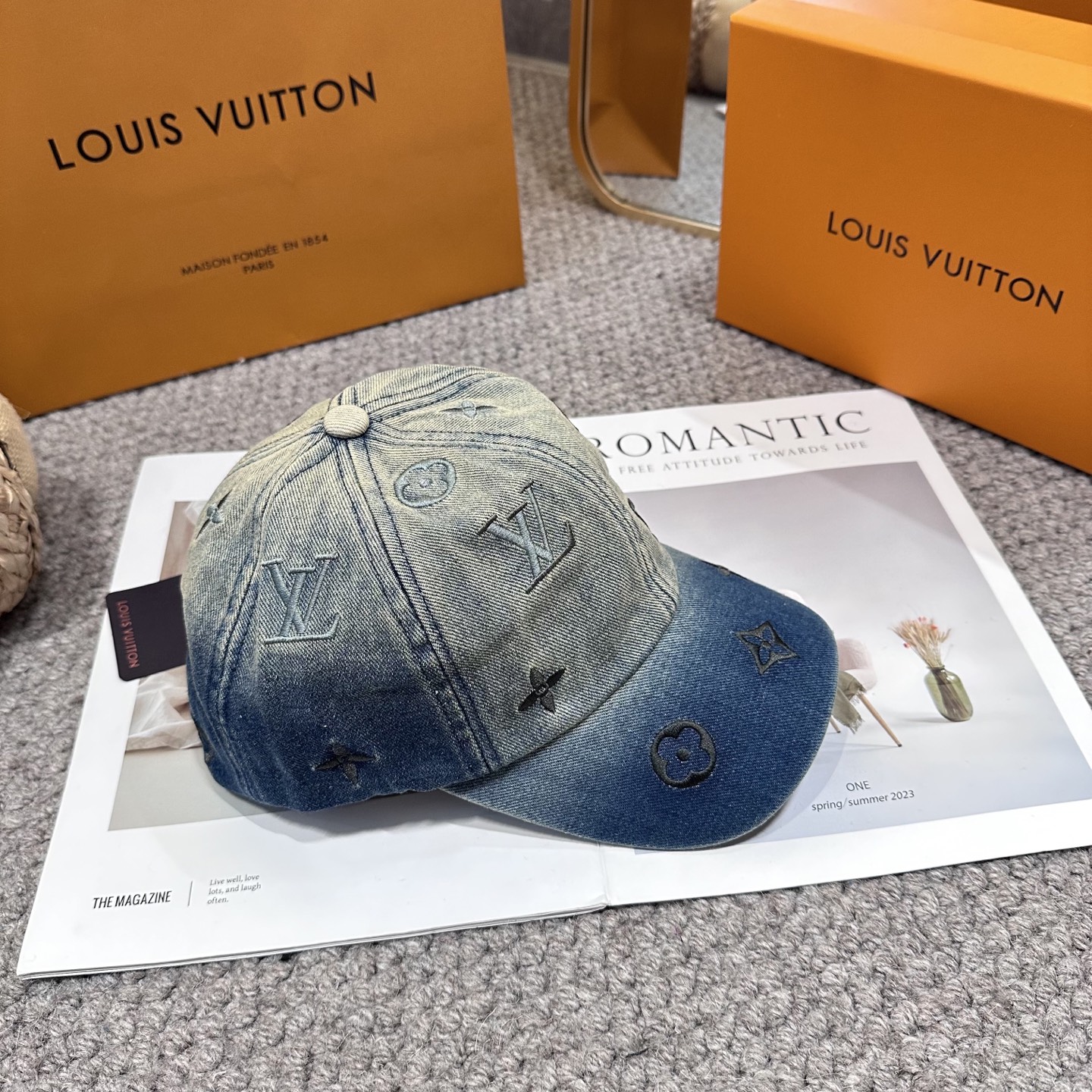 🧢路易威登棒球帽 LouisVuitton😍新款LV棒球帽，重工打造♥️高端大气，百搭款🤗男女通用！
