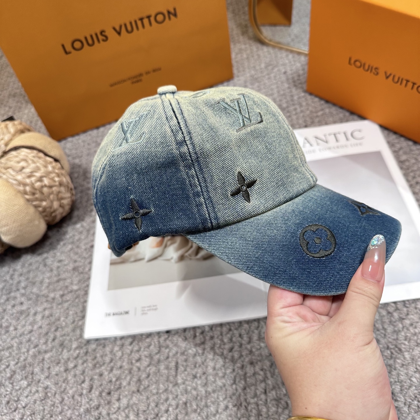 🧢路易威登棒球帽 LouisVuitton😍新款LV棒球帽，重工打造♥️高端大气，百搭款🤗男女通用！