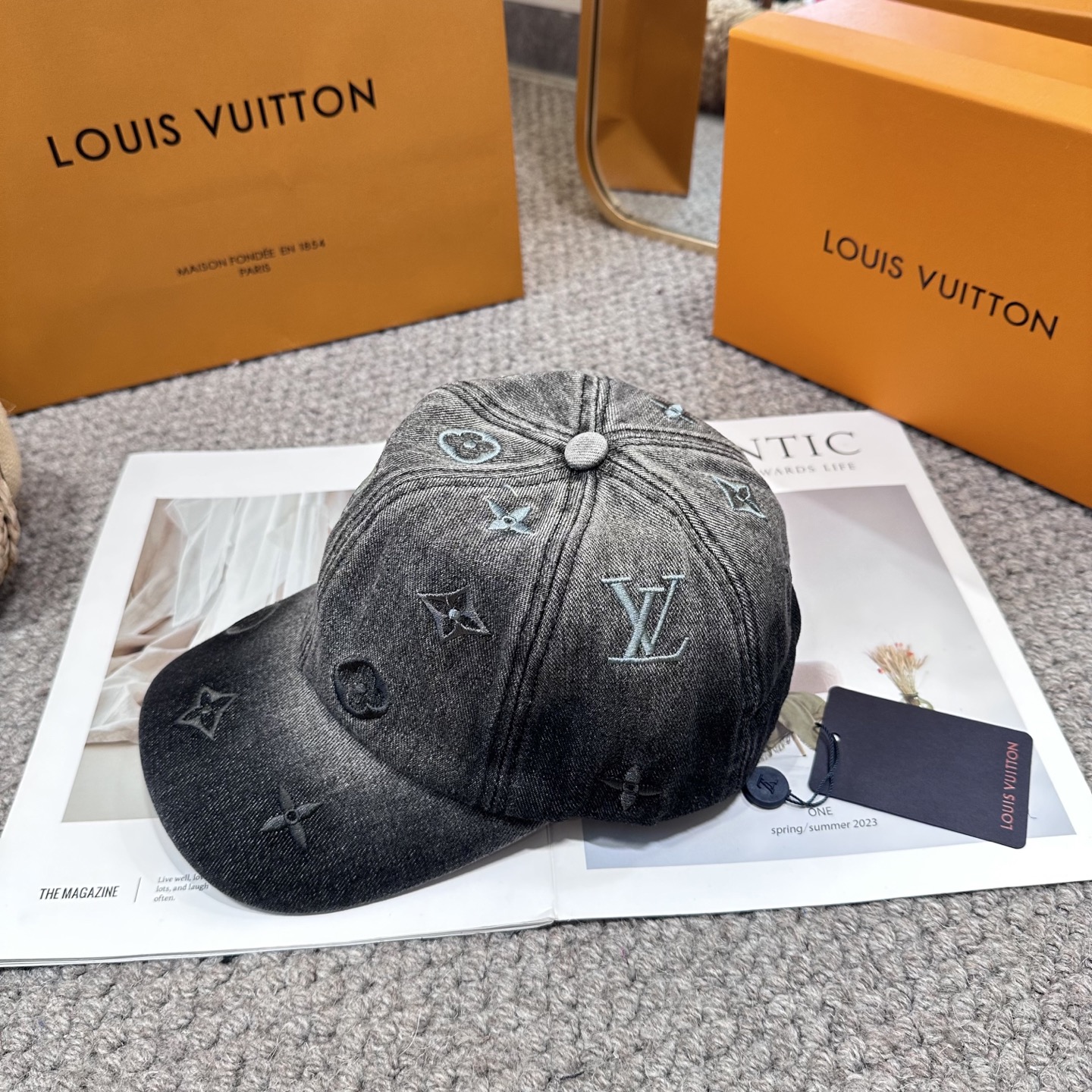🧢路易威登棒球帽 LouisVuitton😍新款LV棒球帽，重工打造♥️高端大气，百搭款🤗男女通用！