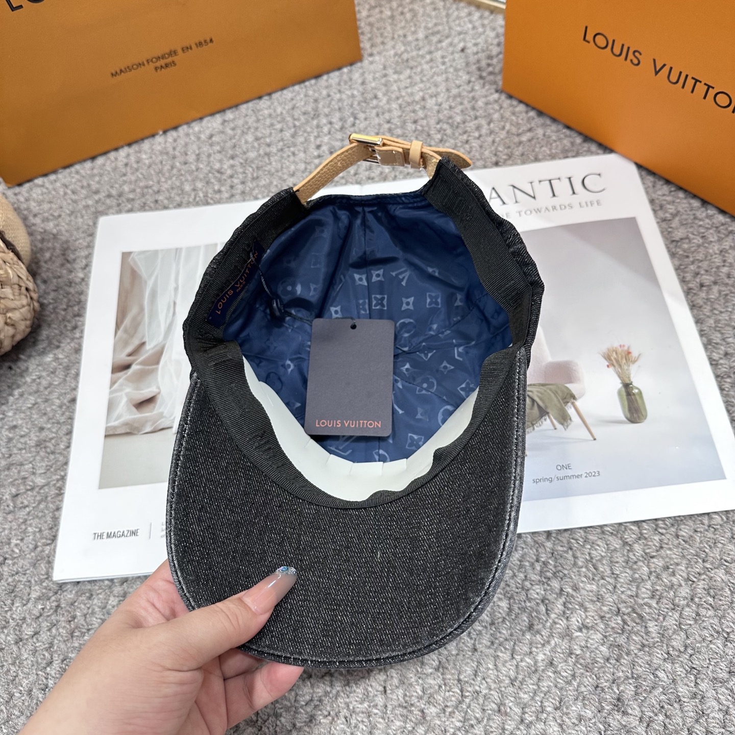 🧢路易威登棒球帽 LouisVuitton😍新款LV棒球帽，重工打造♥️高端大气，百搭款🤗男女通用！