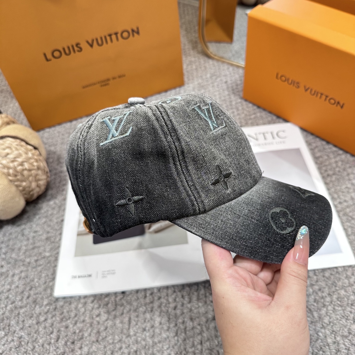 🧢路易威登棒球帽 LouisVuitton😍新款LV棒球帽，重工打造♥️高端大气，百搭款🤗男女通用！