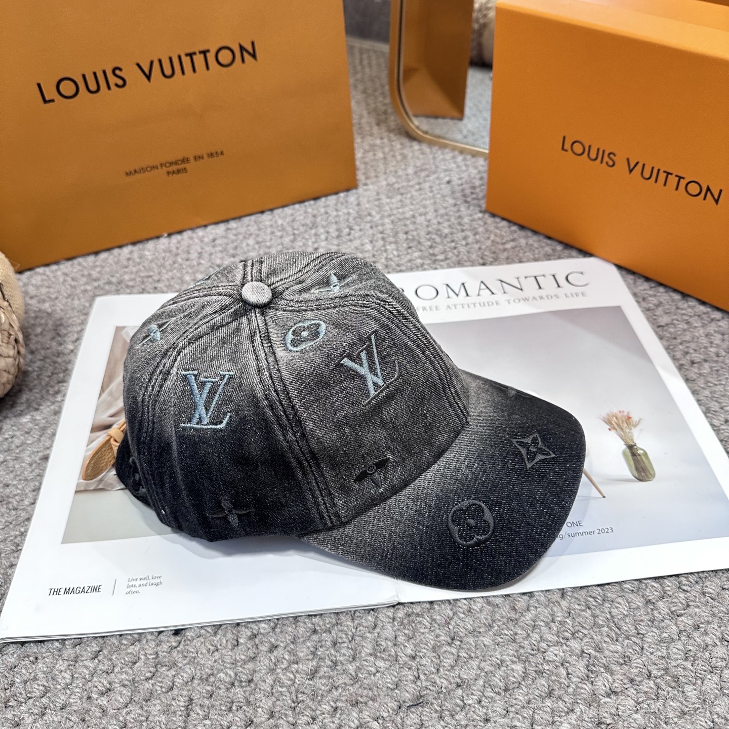 🧢路易威登棒球帽 LouisVuitton😍新款LV棒球帽，重工打造♥️高端大气，百搭款🤗男女通用！