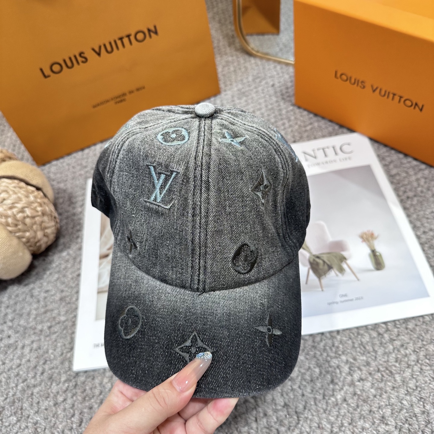 🧢路易威登棒球帽 LouisVuitton😍新款LV棒球帽，重工打造♥️高端大气，百搭款🤗男女通用！