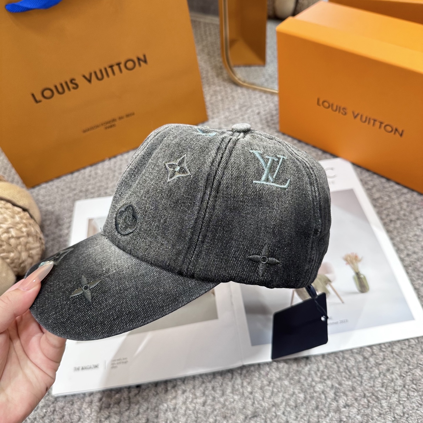 🧢路易威登棒球帽 LouisVuitton😍新款LV棒球帽，重工打造♥️高端大气，百搭款🤗男女通用！