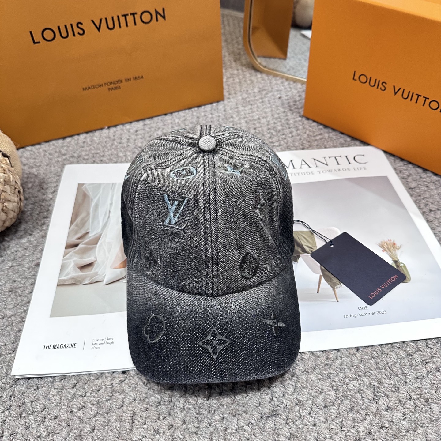 🧢路易威登棒球帽 LouisVuitton😍新款LV棒球帽，重工打造♥️高端大气，百搭款🤗男女通用！