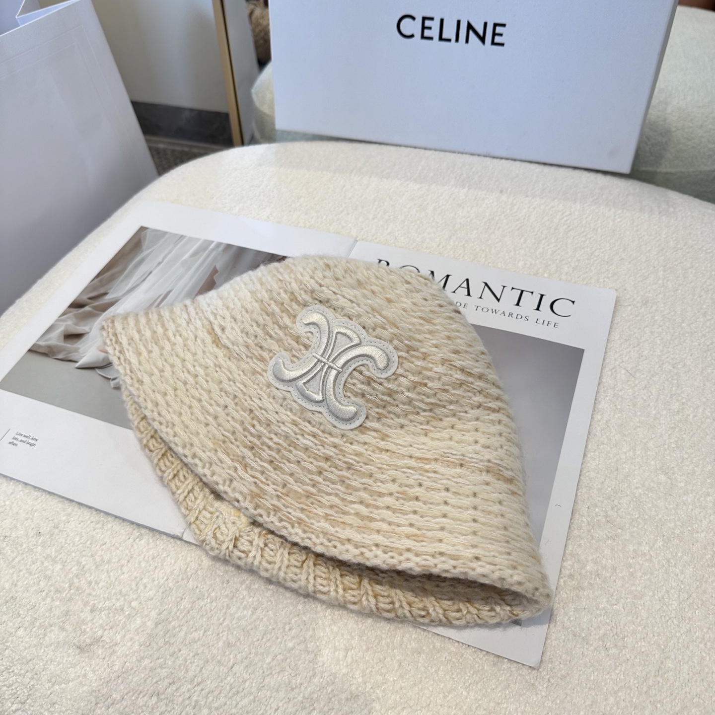 赛琳～新款刺绣一体水桶帽 秋冬必入，很百搭～