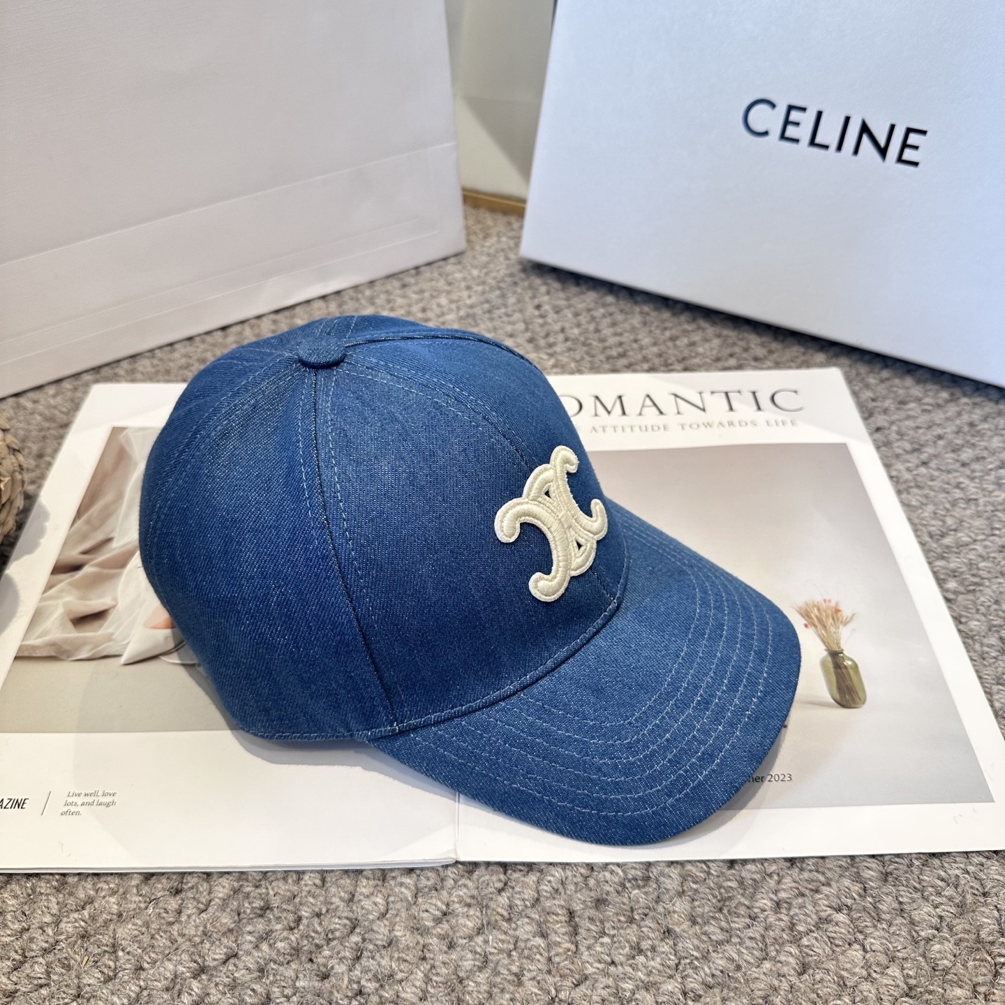 CELINE赛琳 新款凯旋门棒球帽🧢帽型完全按照定做。五金调节扣开模定做有logo标。定做帽子内里logo织带⚠️