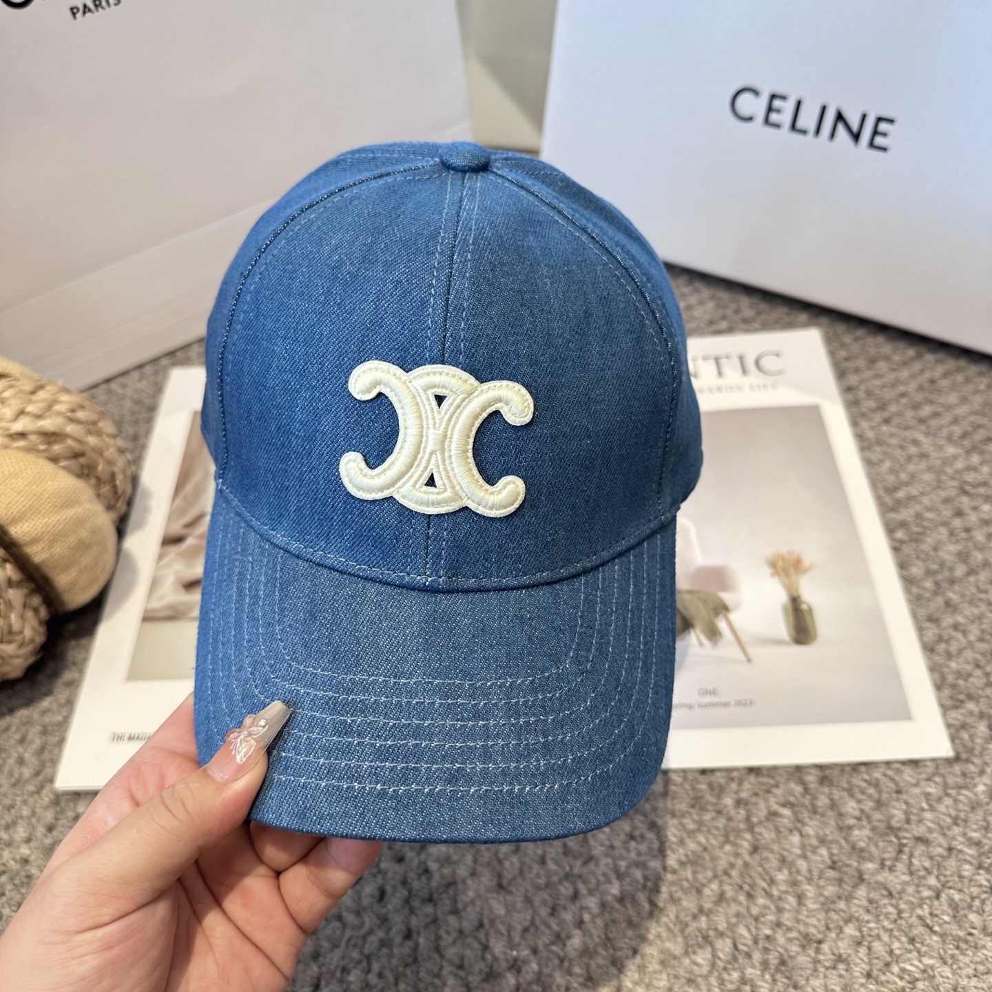 CELINE赛琳 新款凯旋门棒球帽🧢帽型完全按照定做。五金调节扣开模定做有logo标。定做帽子内里logo织带⚠️