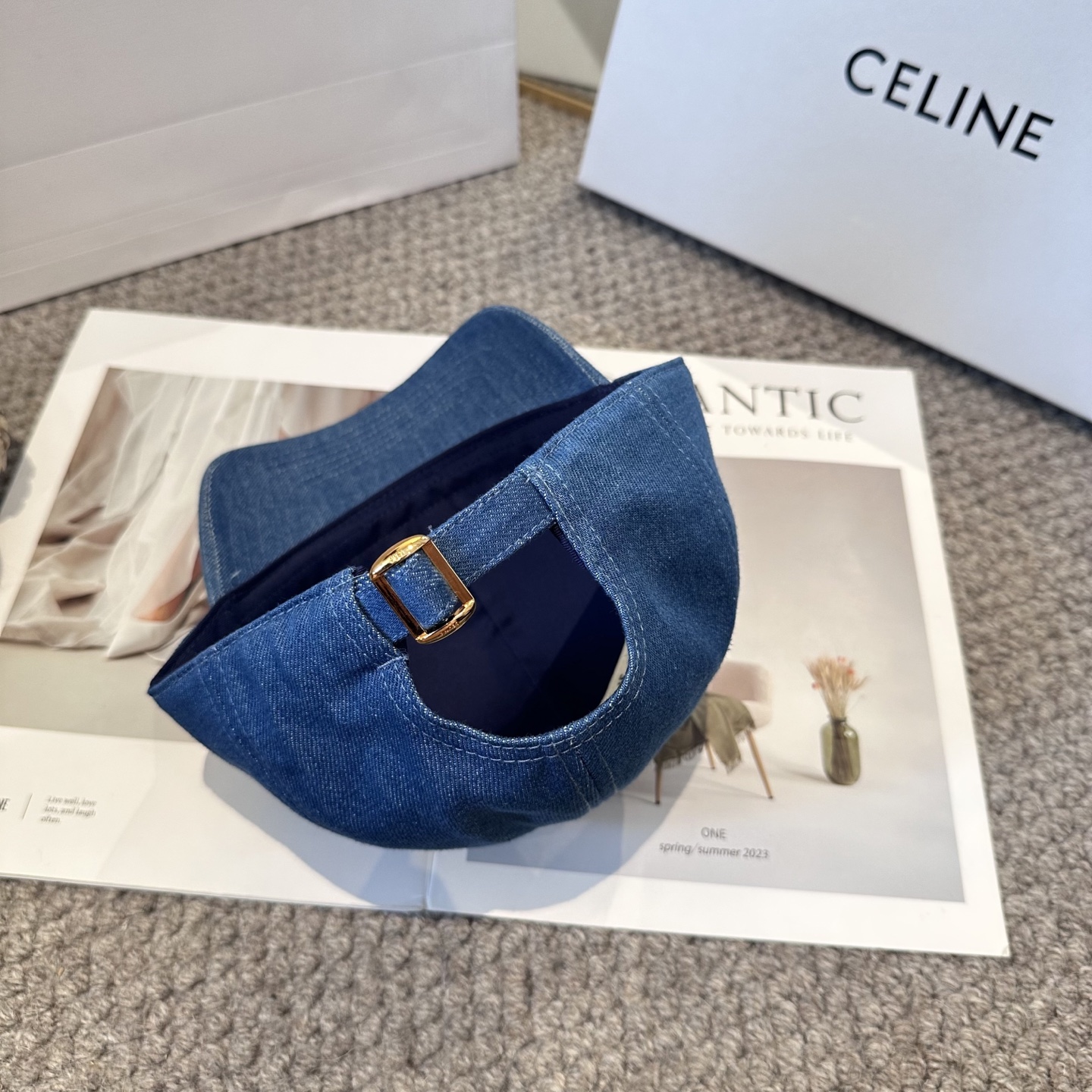 CELINE赛琳 新款凯旋门棒球帽🧢帽型完全按照定做。五金调节扣开模定做有logo标。定做帽子内里logo织带⚠️