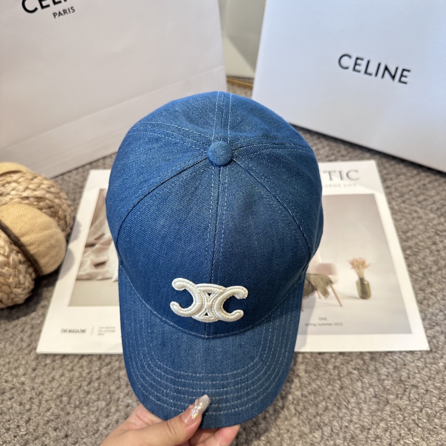 CELINE赛琳 新款凯旋门棒球帽🧢帽型完全按照定做。五金调节扣开模定做有logo标。定做帽子内里logo织带⚠️