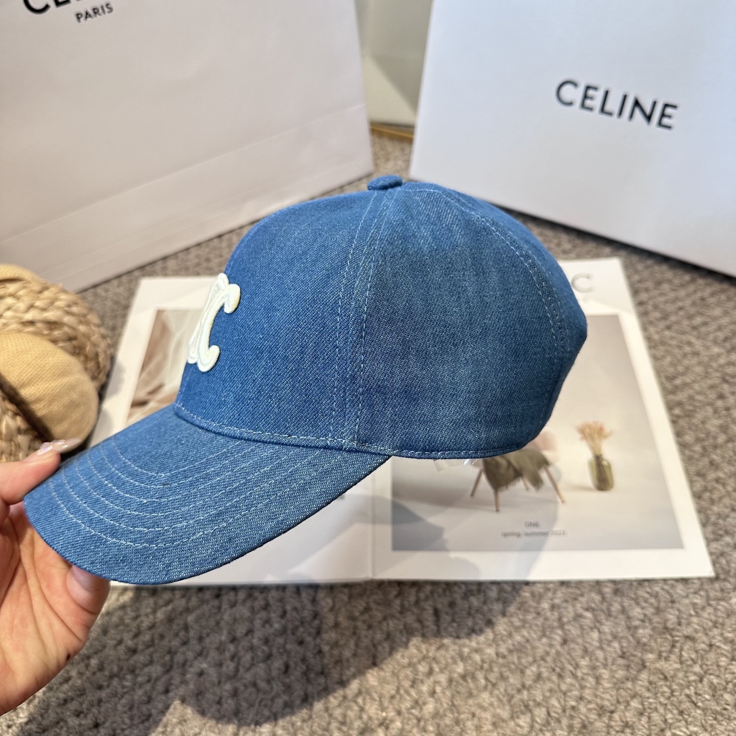 CELINE赛琳 新款凯旋门棒球帽🧢帽型完全按照定做。五金调节扣开模定做有logo标。定做帽子内里logo织带⚠️