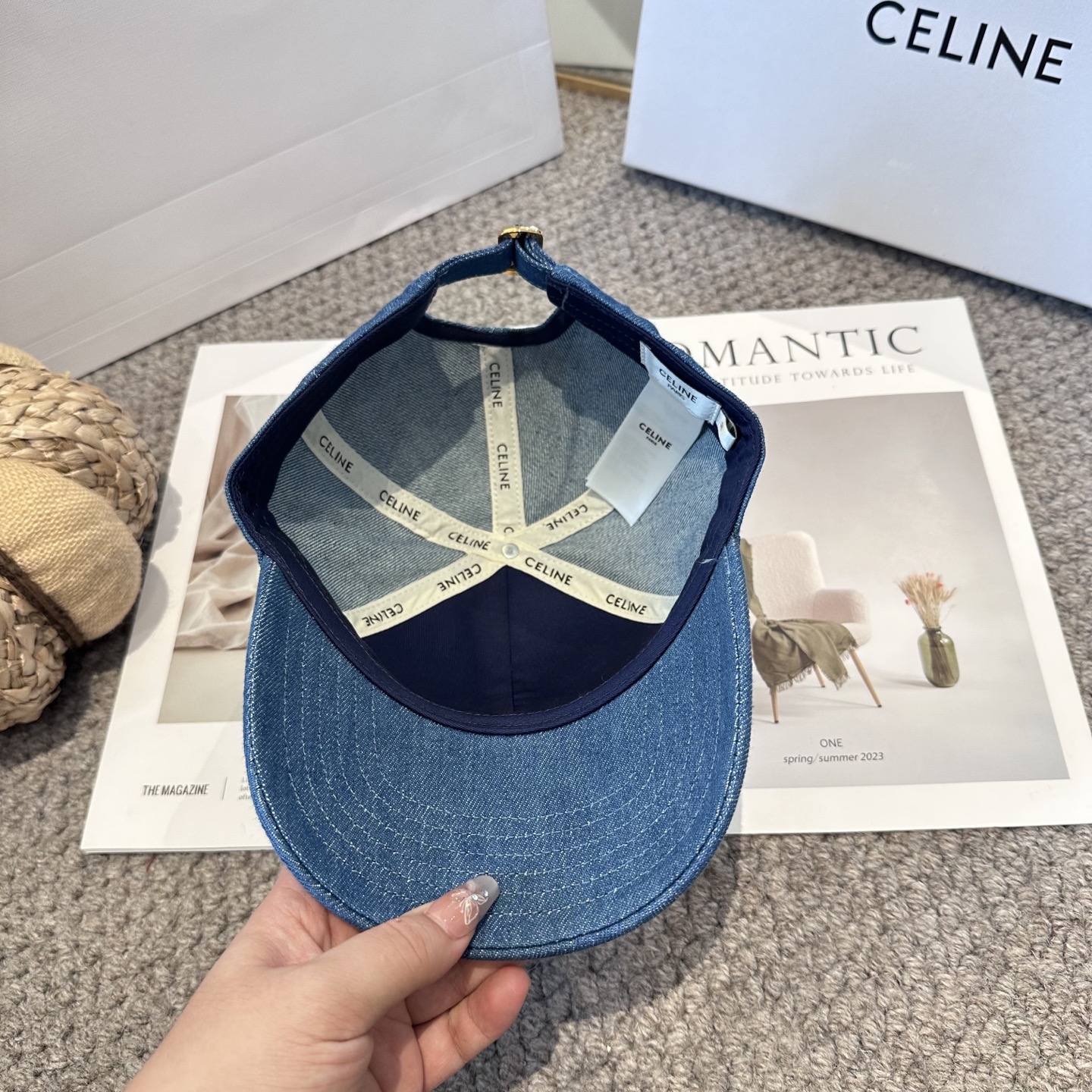 CELINE赛琳 新款凯旋门棒球帽🧢帽型完全按照定做。五金调节扣开模定做有logo标。定做帽子内里logo织带⚠️