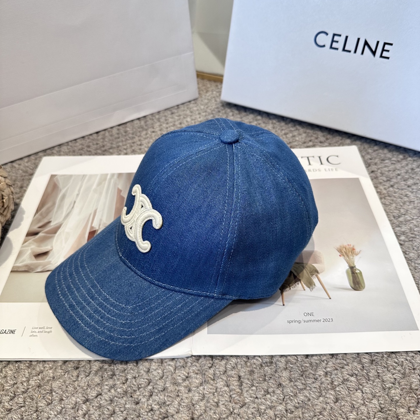 CELINE赛琳 新款凯旋门棒球帽🧢帽型完全按照定做。五金调节扣开模定做有logo标。定做帽子内里logo织带⚠️