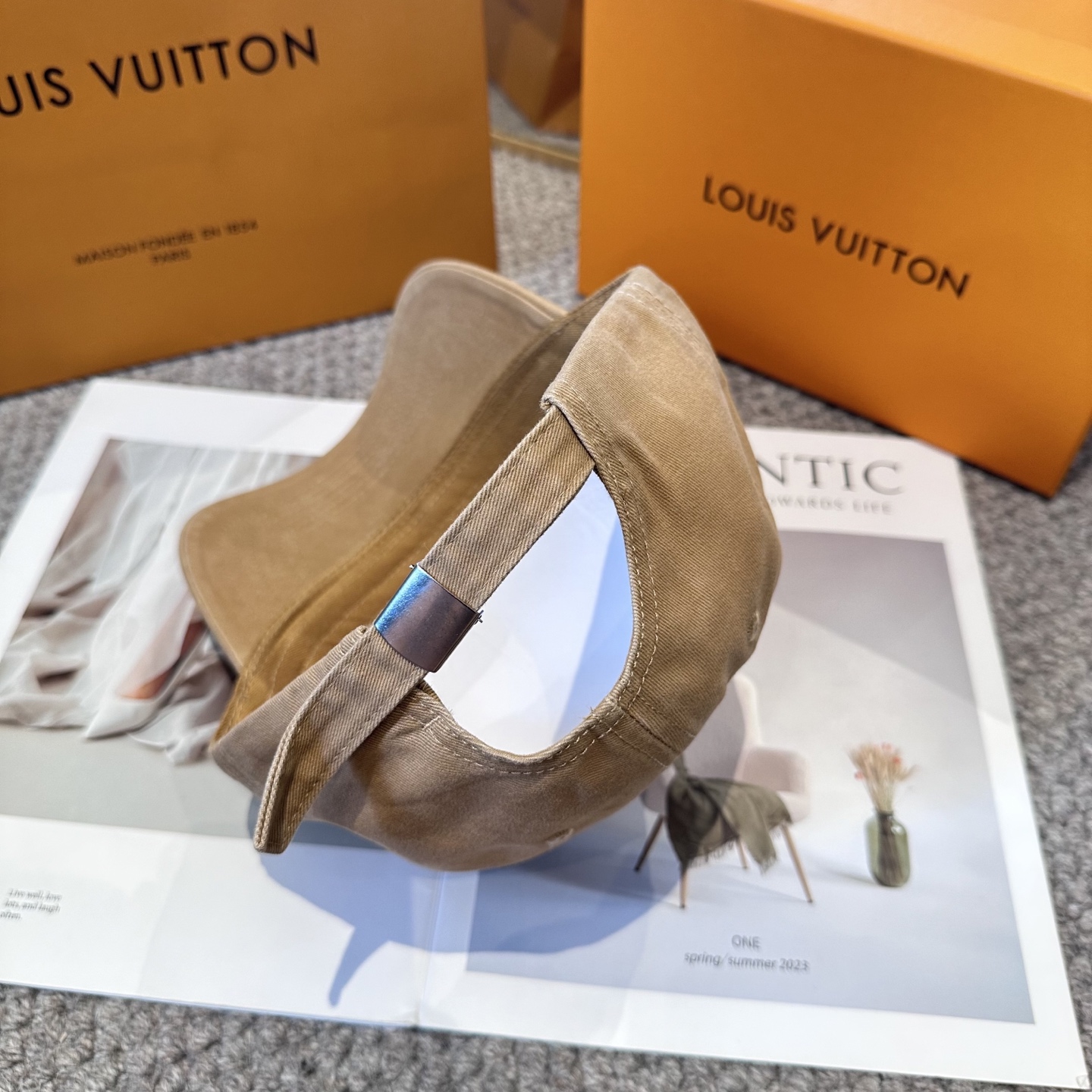 🧢路易威登棒球帽 LouisVuitton😍新款LV棒球帽，重工打造♥️高端大气，百搭款🤗男女通用！