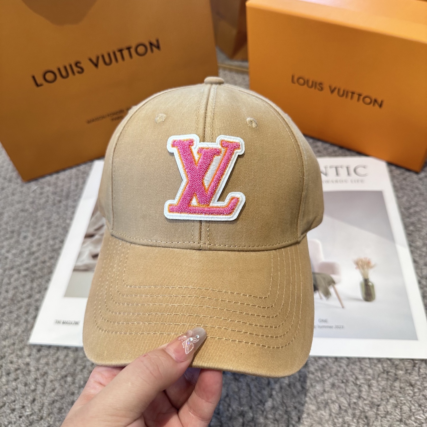 🧢路易威登棒球帽 LouisVuitton😍新款LV棒球帽，重工打造♥️高端大气，百搭款🤗男女通用！