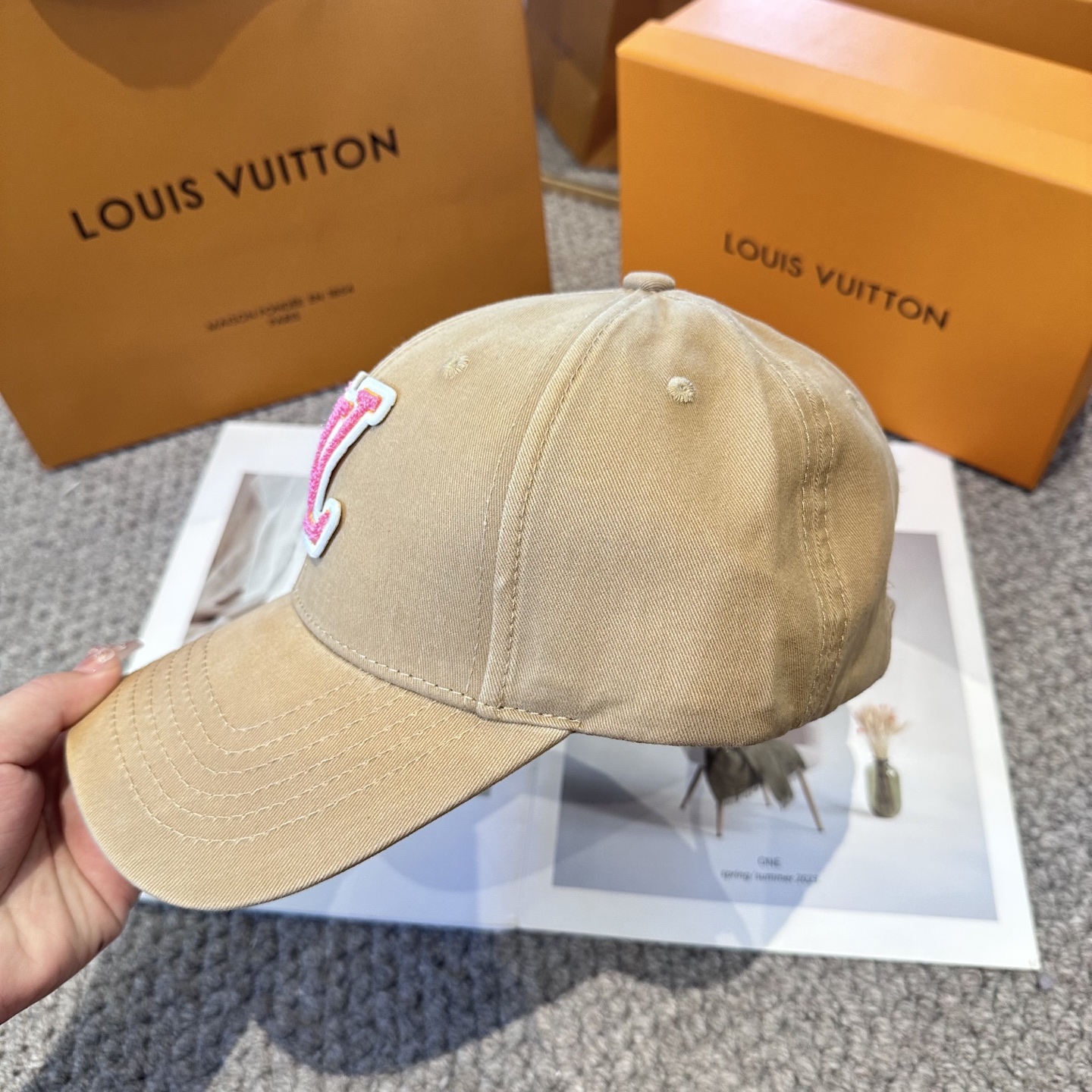 🧢路易威登棒球帽 LouisVuitton😍新款LV棒球帽，重工打造♥️高端大气，百搭款🤗男女通用！