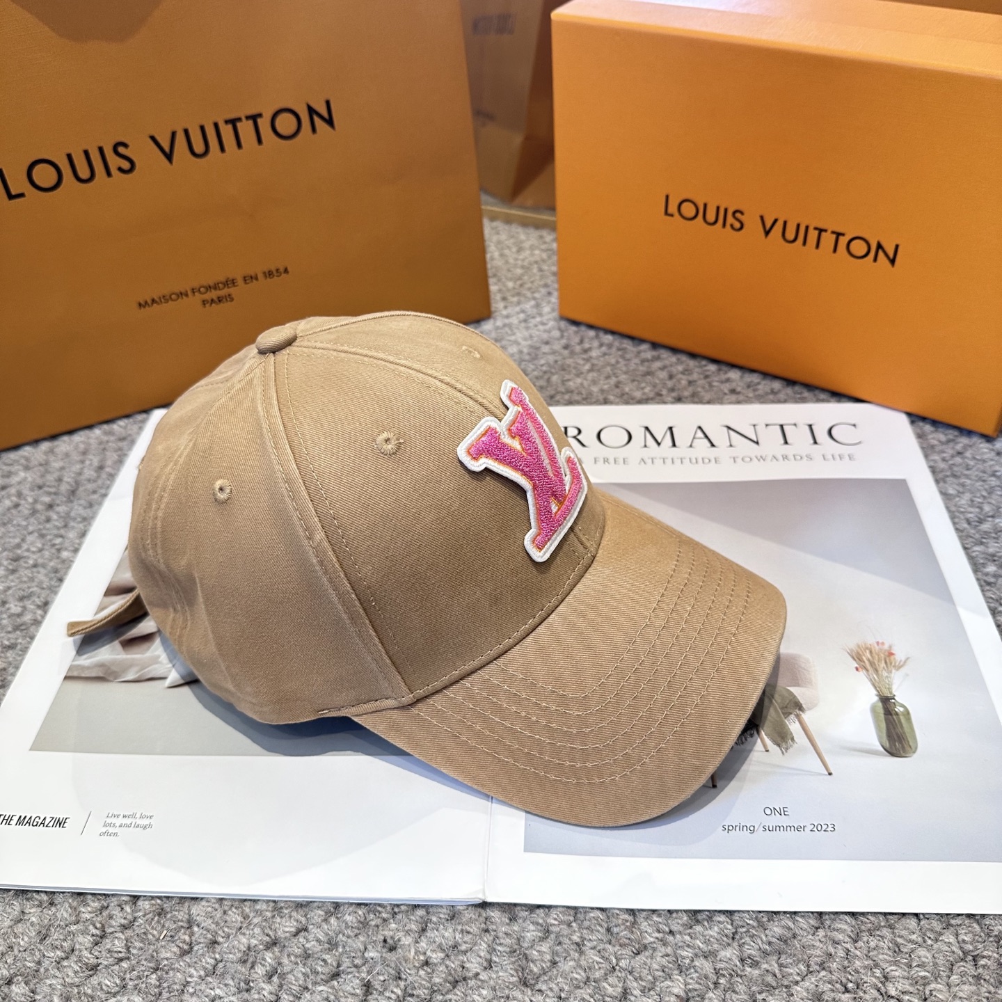 🧢路易威登棒球帽 LouisVuitton😍新款LV棒球帽，重工打造♥️高端大气，百搭款🤗男女通用！